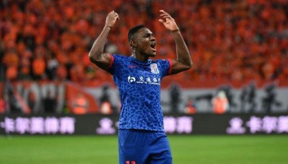 【中超】马莱莱戴帽于汉超替补建功 申花6比0泰山