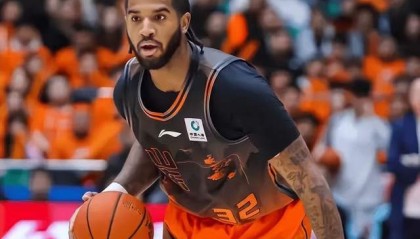 开云-爱游戏-克里斯爆砍42分为邱彪遮羞，山东男篮战胜青岛赢下齐鲁德比