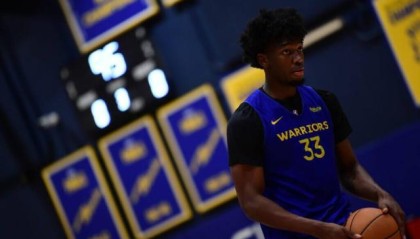 开云-爱游戏-保护怀斯曼勇士无比慎重 二号秀状态决定交易前景