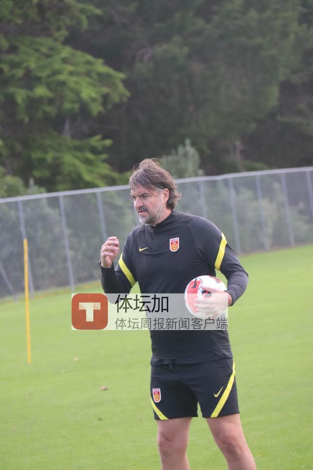 守门员教练-拉迪沃耶维奇-1.jpg